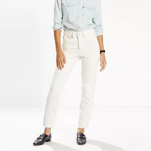Levi’s Wedgie white raw hem